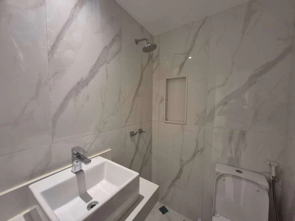 Apartment with open-plan kitchen, 2 ensuites and 5 baths — photo 27