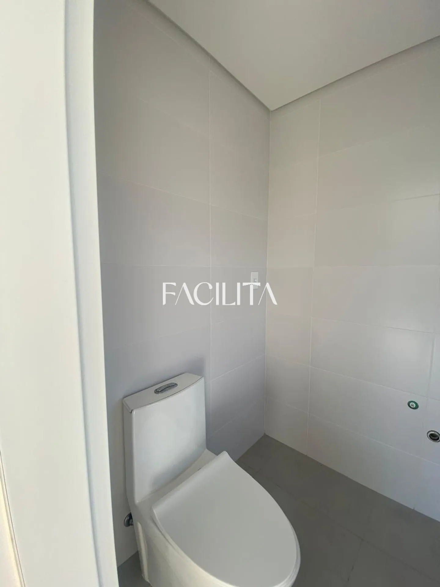 3 en-suite bedroom apartment, 163 m² and balcony — photo 21