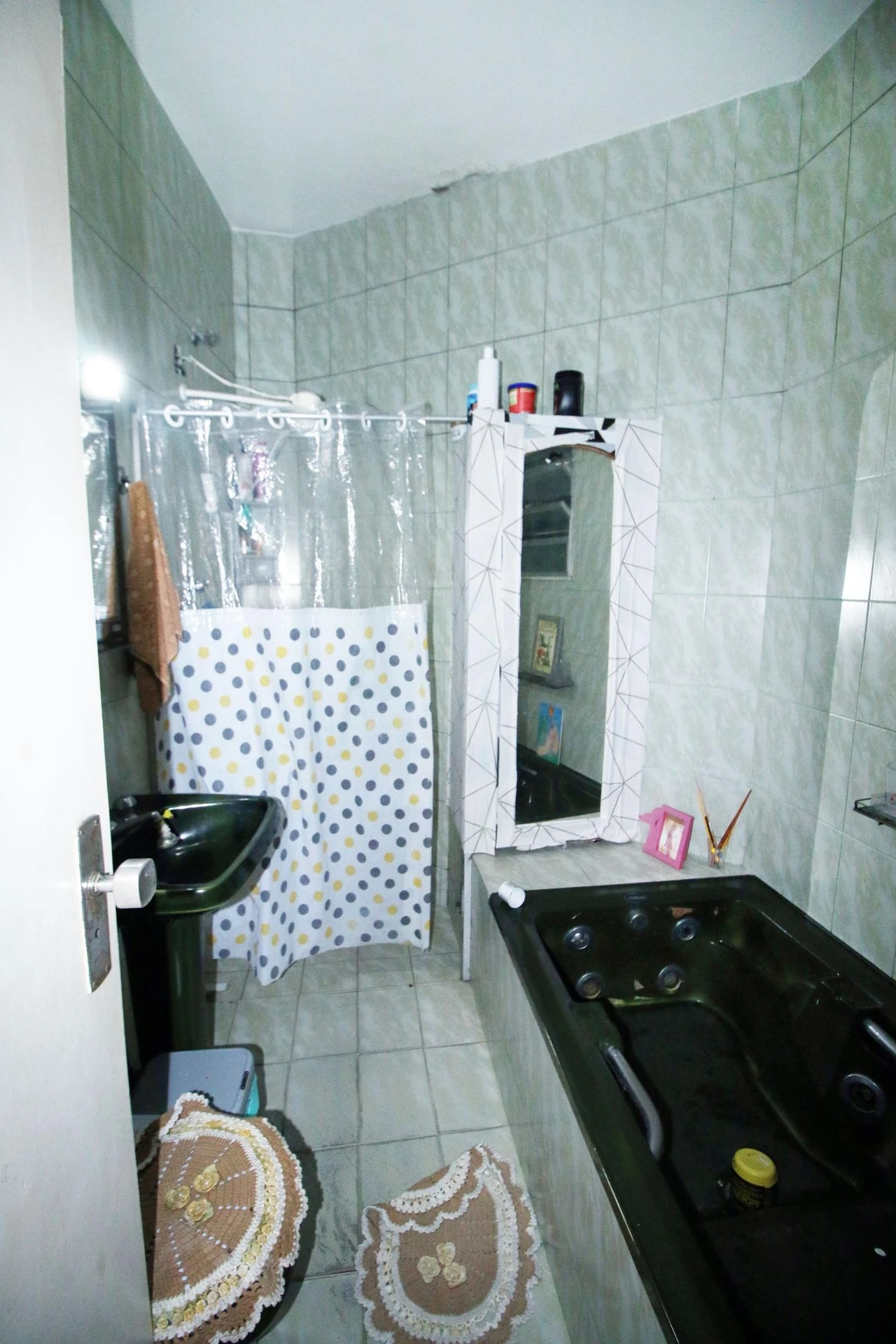 Jacuzzi in a 3-bedroom house, 200 m² — photo 30