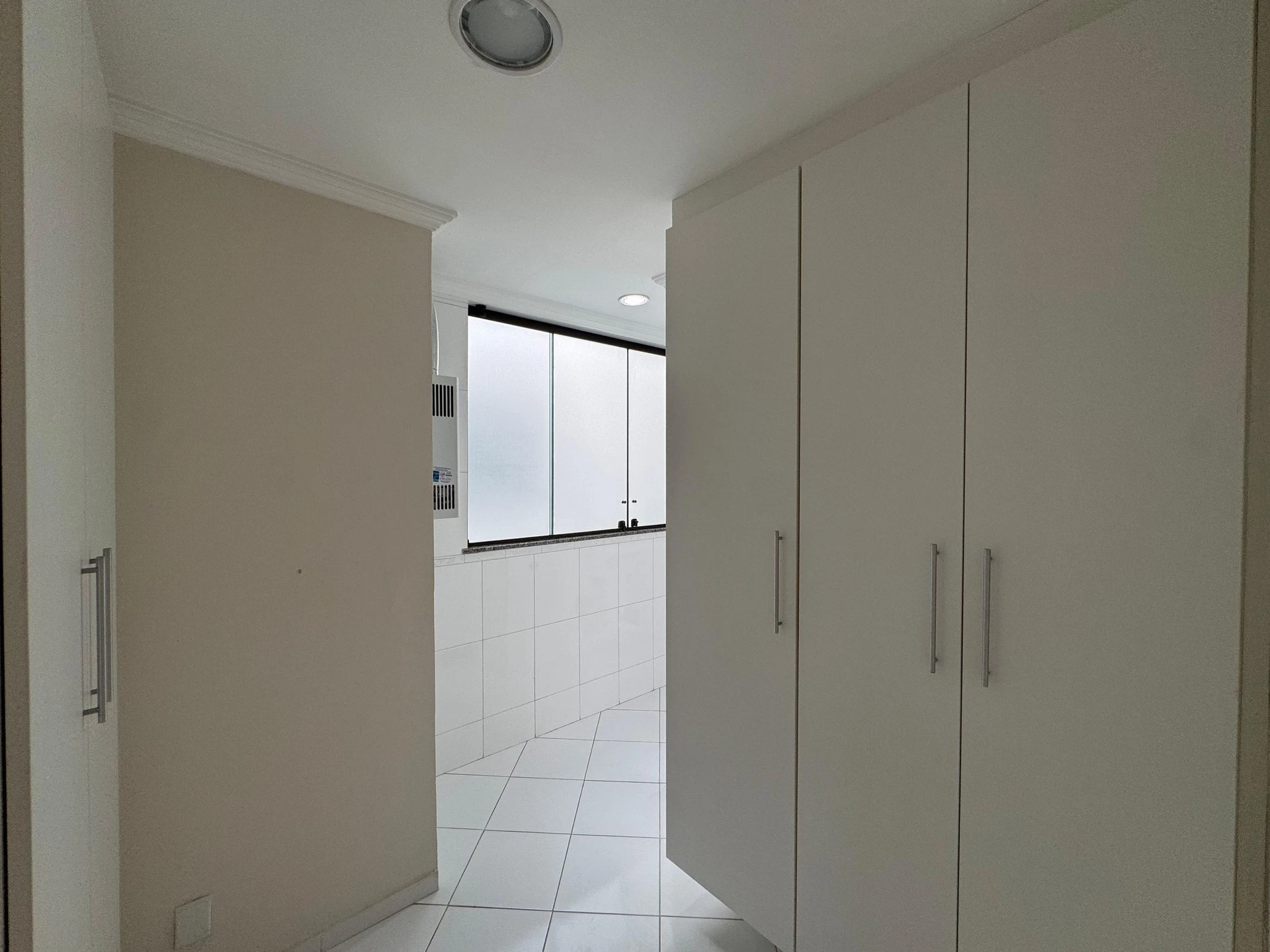 Unfurnished 3-bedroom apartment with a glassed balcony — photo 22