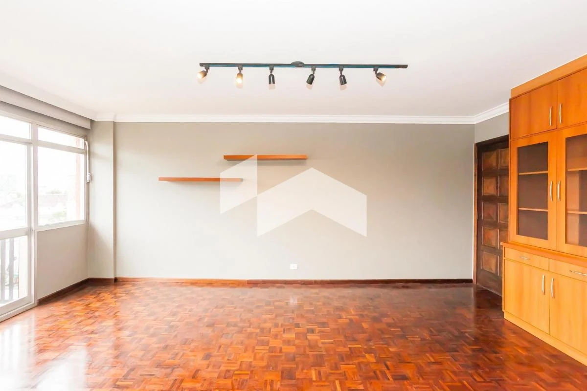 Apartment, 152 m², with wood or laminate floors — photo 23