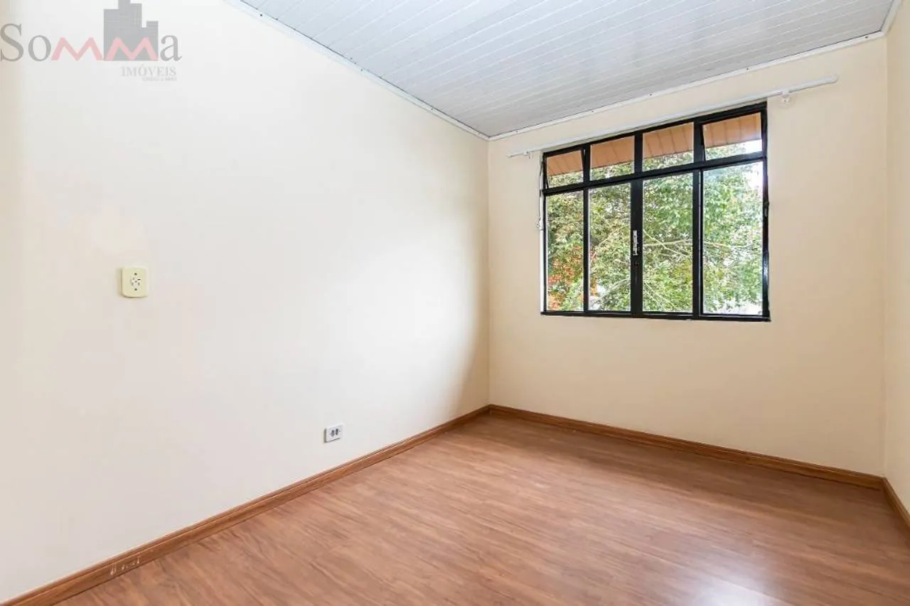 2-bedroom apartment with wood or laminate floors — photo 3