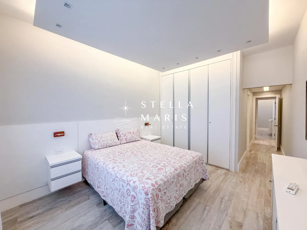 Furnished apartment with 3 bedrooms and 3 bathrooms — photo 32