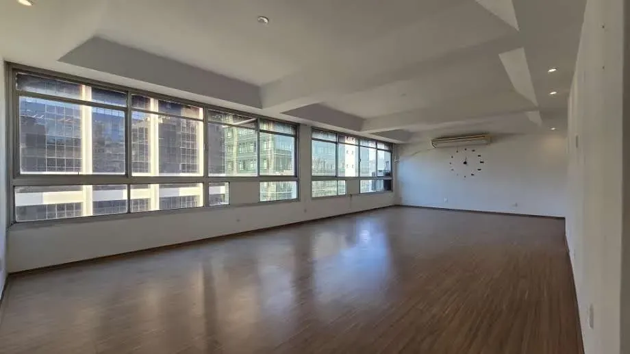 190 m² apartment with 4 bedrooms and 4 bathrooms — photo 4
