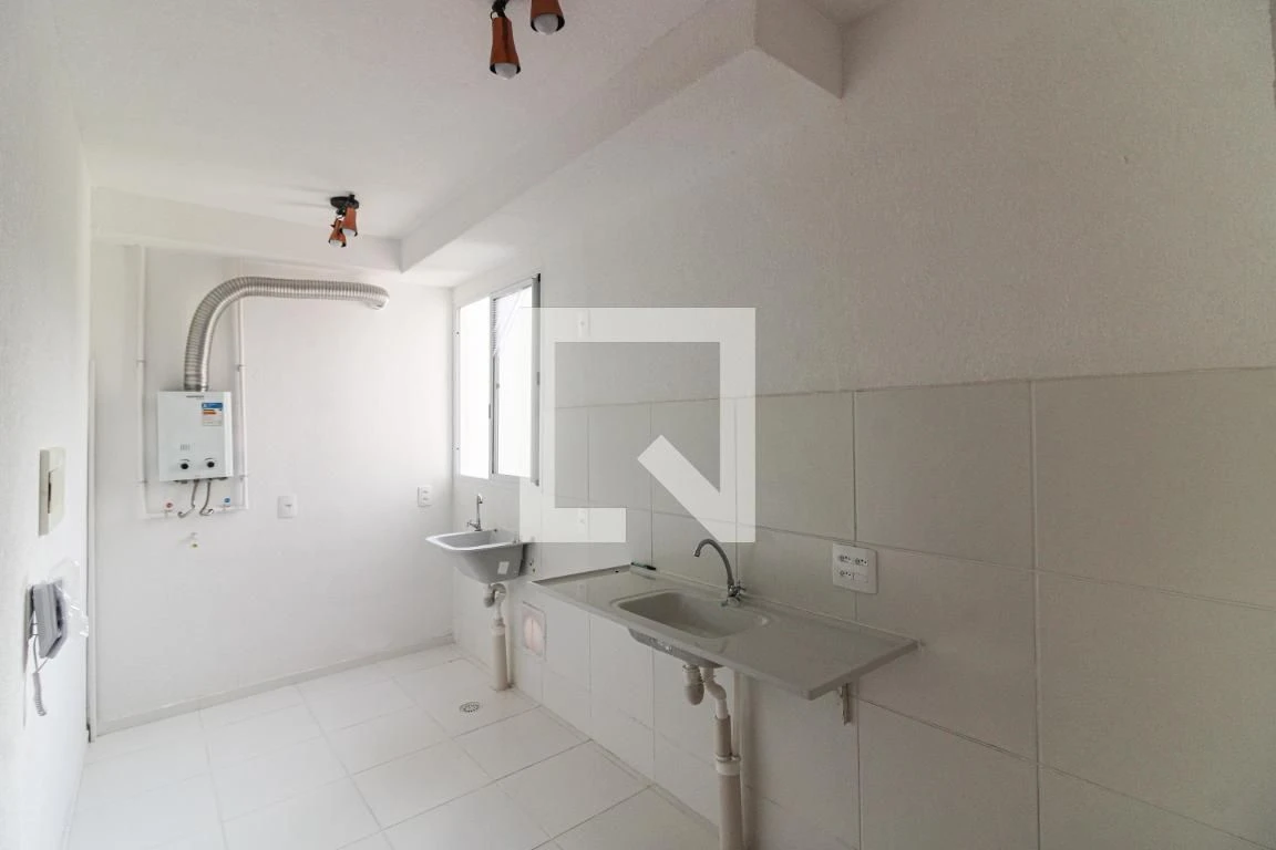 Balcony with a grill in a 2-bedroom apartment, 43 m² — photo 18