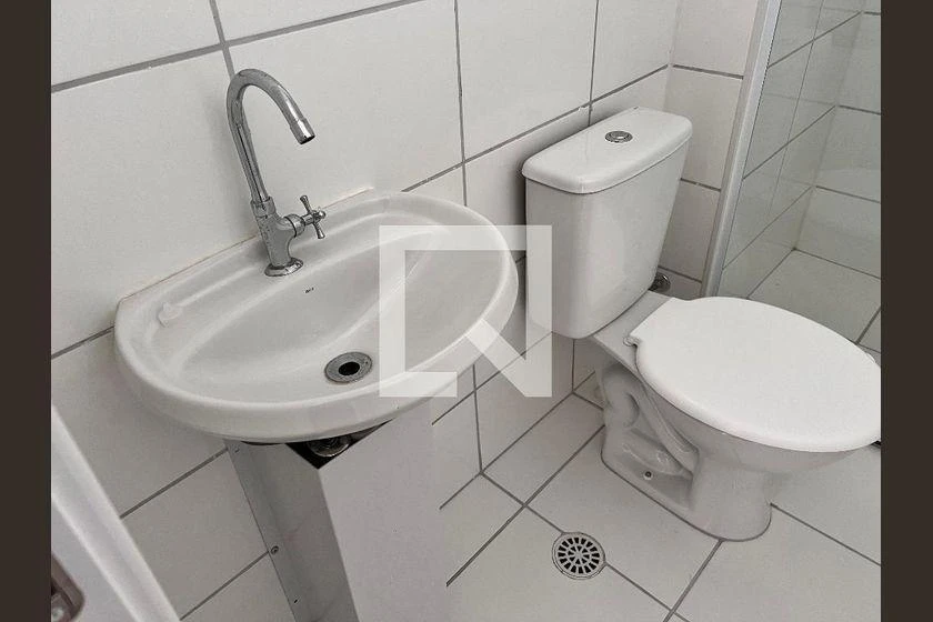 Квартира з 2 спальнями та дерев'яною підлогою або ламінатом — photo 11