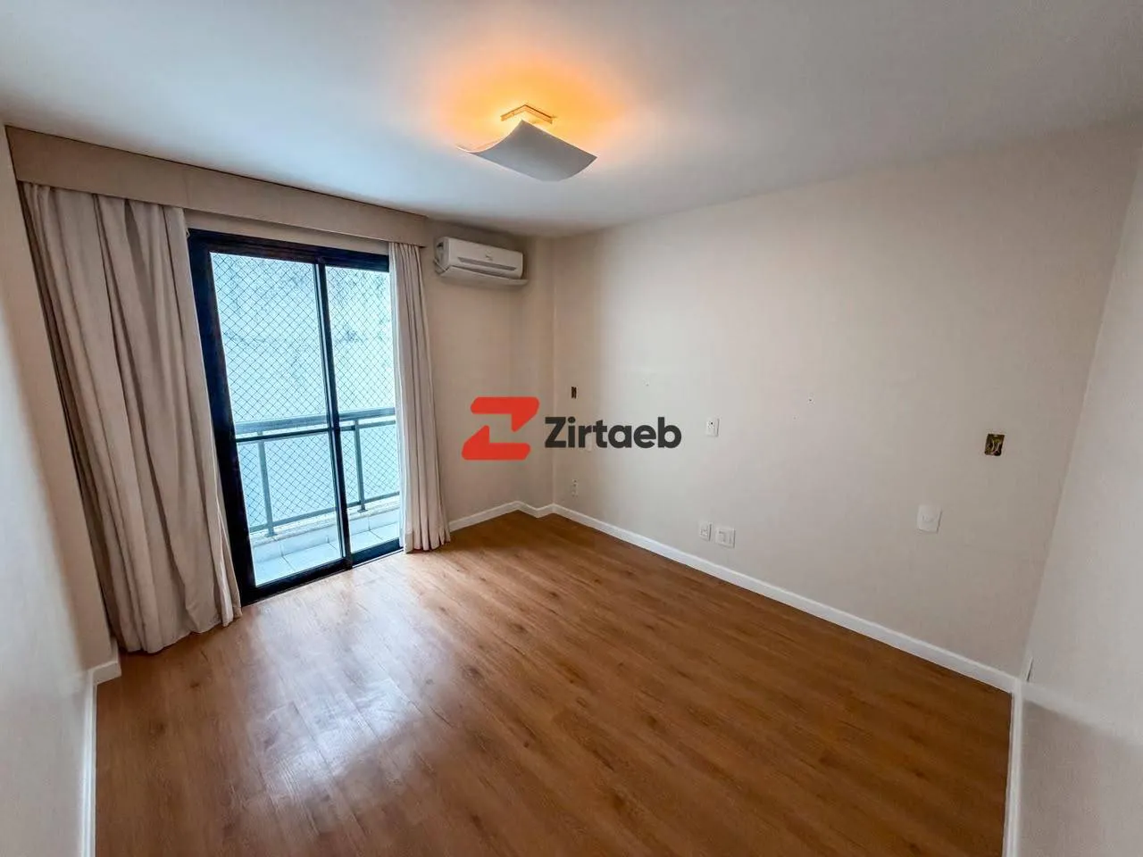 4-bedroom apartment with a walk-in closet in Rio de Janeiro — photo 15
