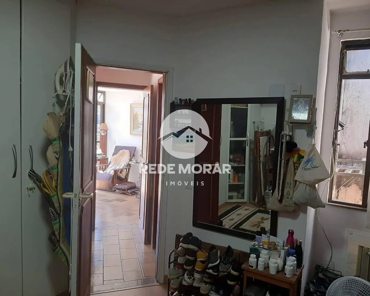 4-bedroom apartment with a glass-enclosed balcony — photo 31
