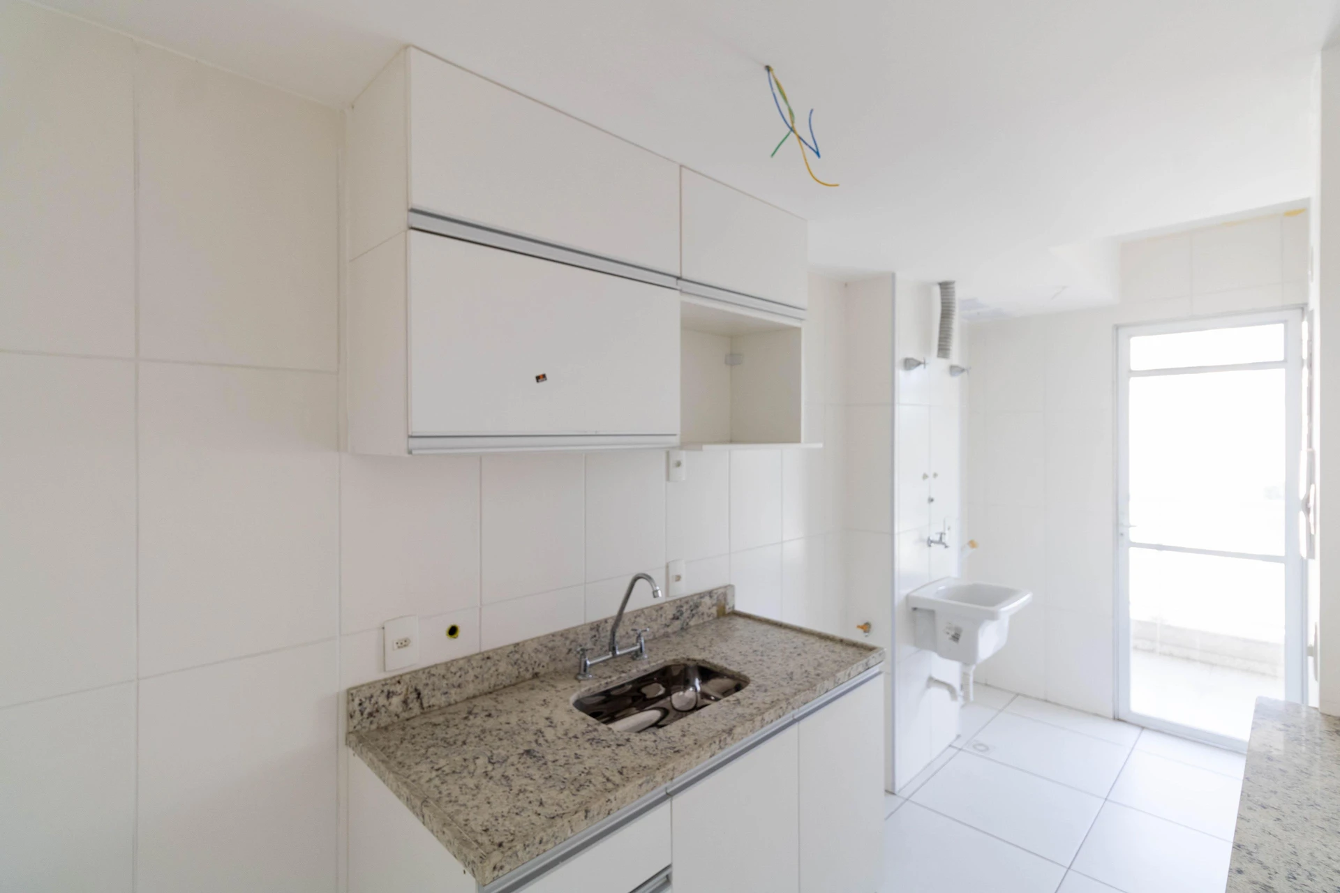 Apartamento mobiliado com 3 quartos e varanda envidraçada — photo 4