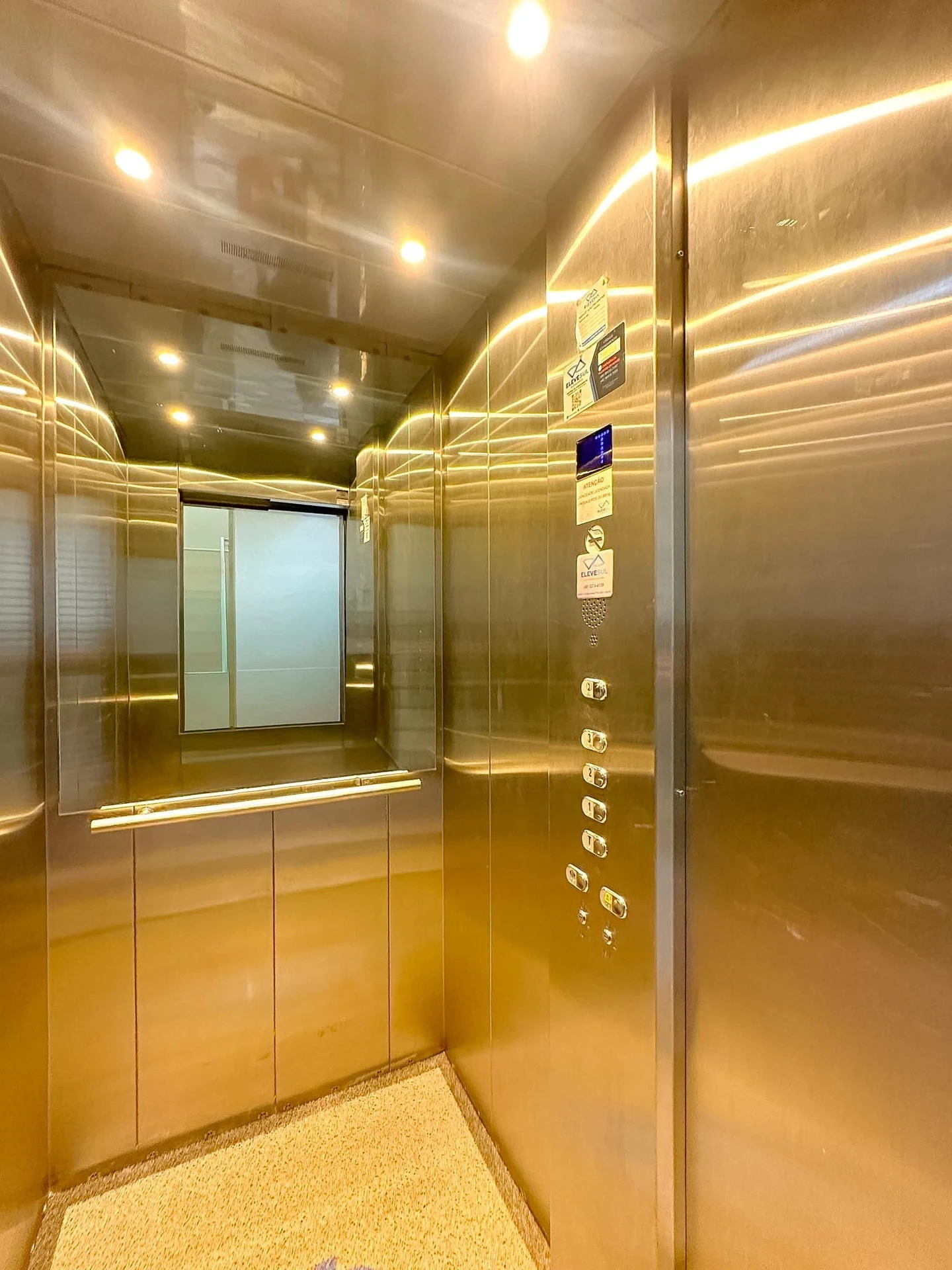 Furnished apartment, 92 m², with a grill on the balcony — photo 53