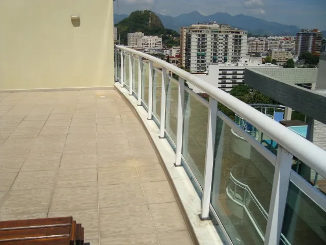 Apartamento com 4 quartos e varanda de vidro — photo 7