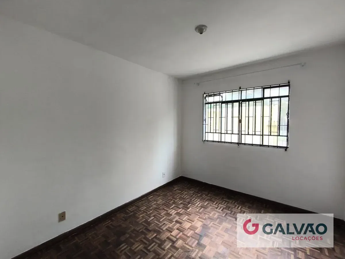 3-bedroom apartment with wood or laminate floors in Curitiba — photo 7