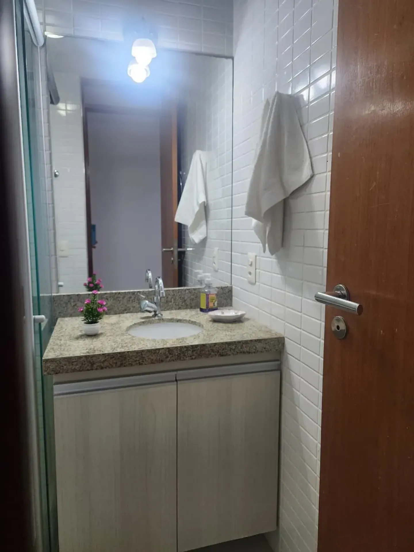 Furnished 2-bedroom apartment with city view — photo 6