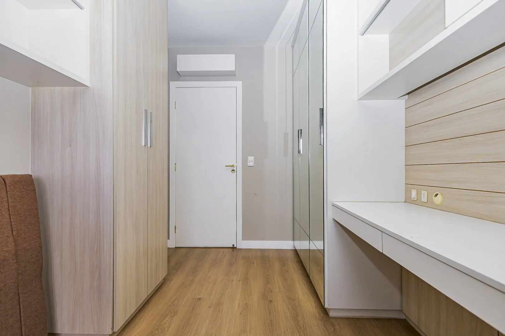 Квартира с балконом 136 м² и 3 спальнями — photo 8