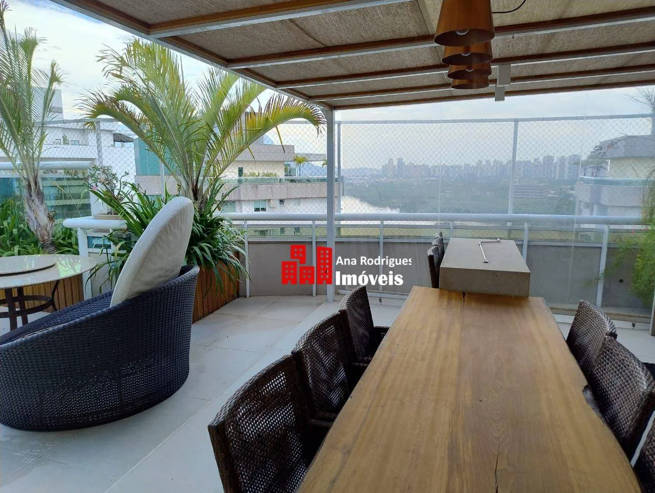 4-bedroom apartment with an open-plan kitchen — photo 7
