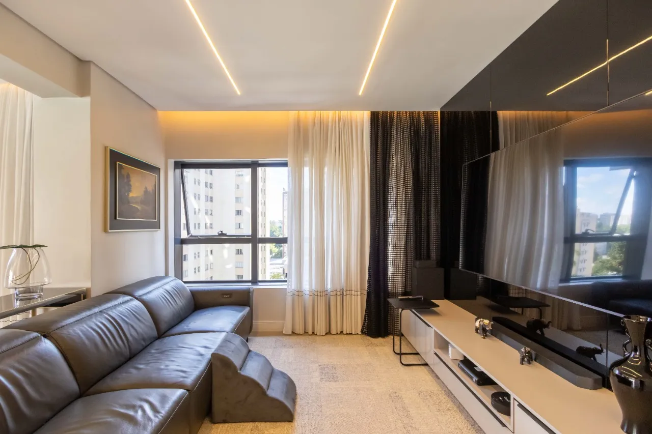 3-bedroom apartment in a building with a gym — photo 2