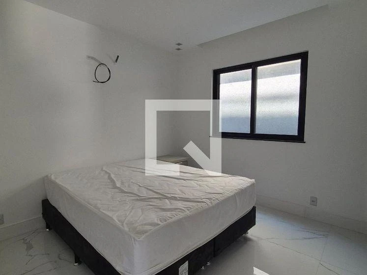 5-bedroom house with floor-to-ceiling windows — photo 5