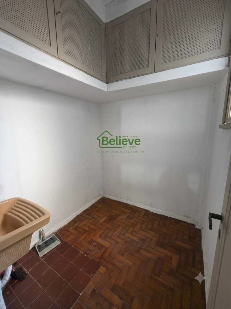 Apartment with 4 bedrooms and a closed-off kitchen — photo 9