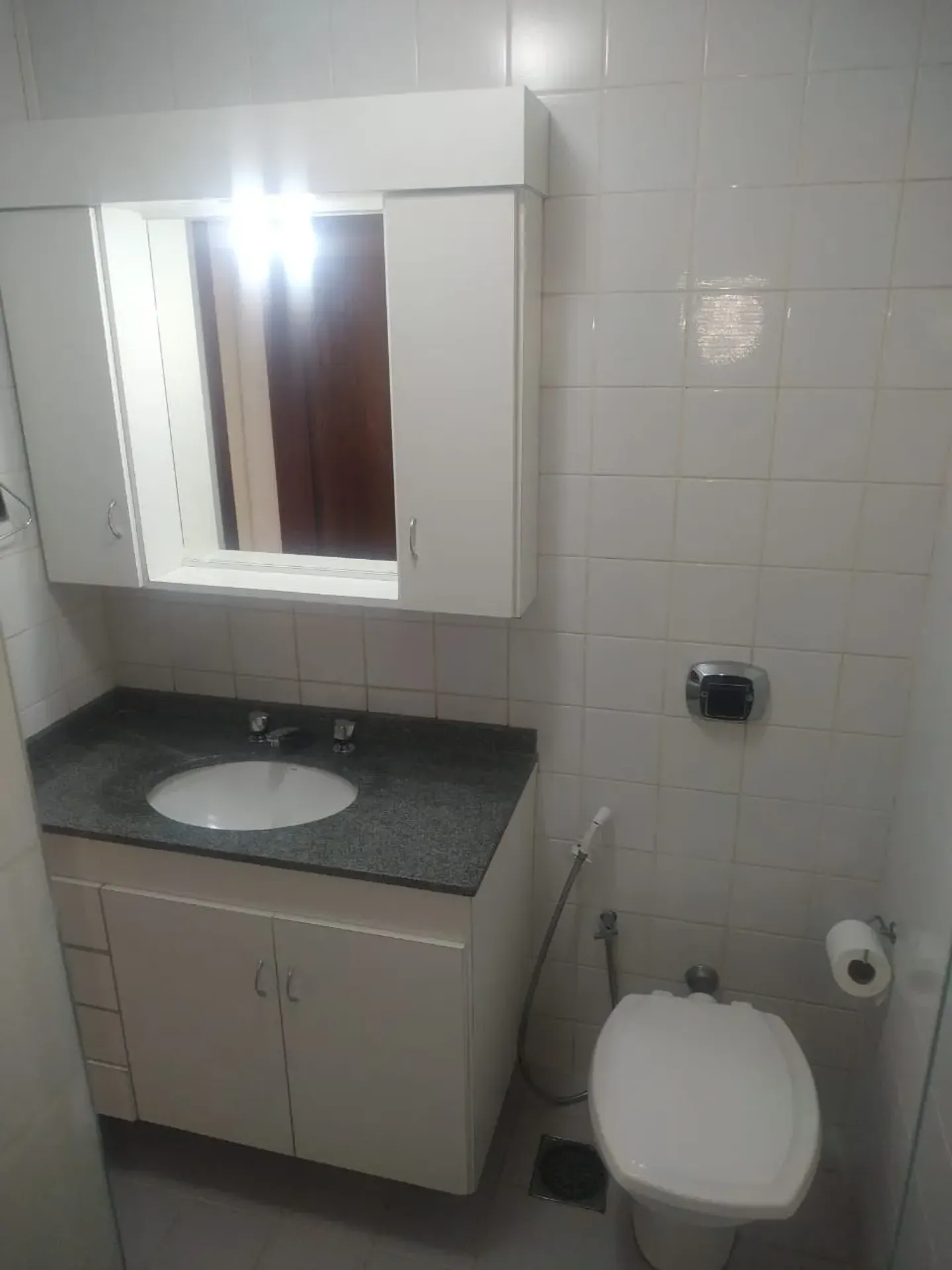 Apartment on the 10th floor with a grill on the balcony — photo 25