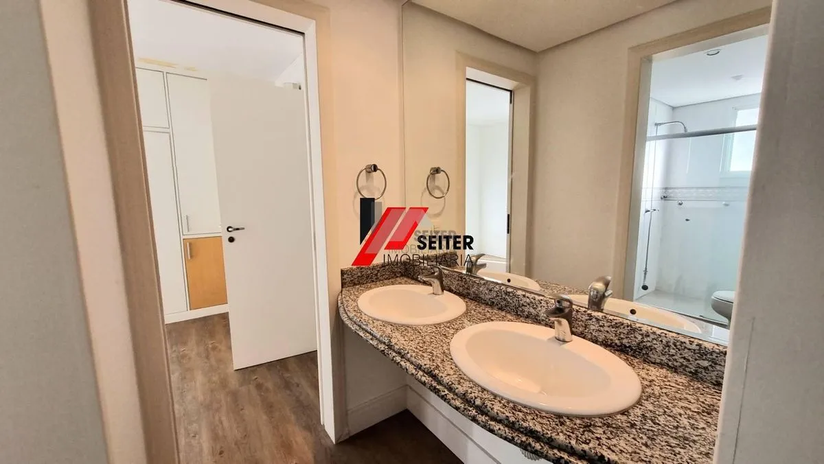 255 m² apartment with a private pool and a bathtub — photo 33