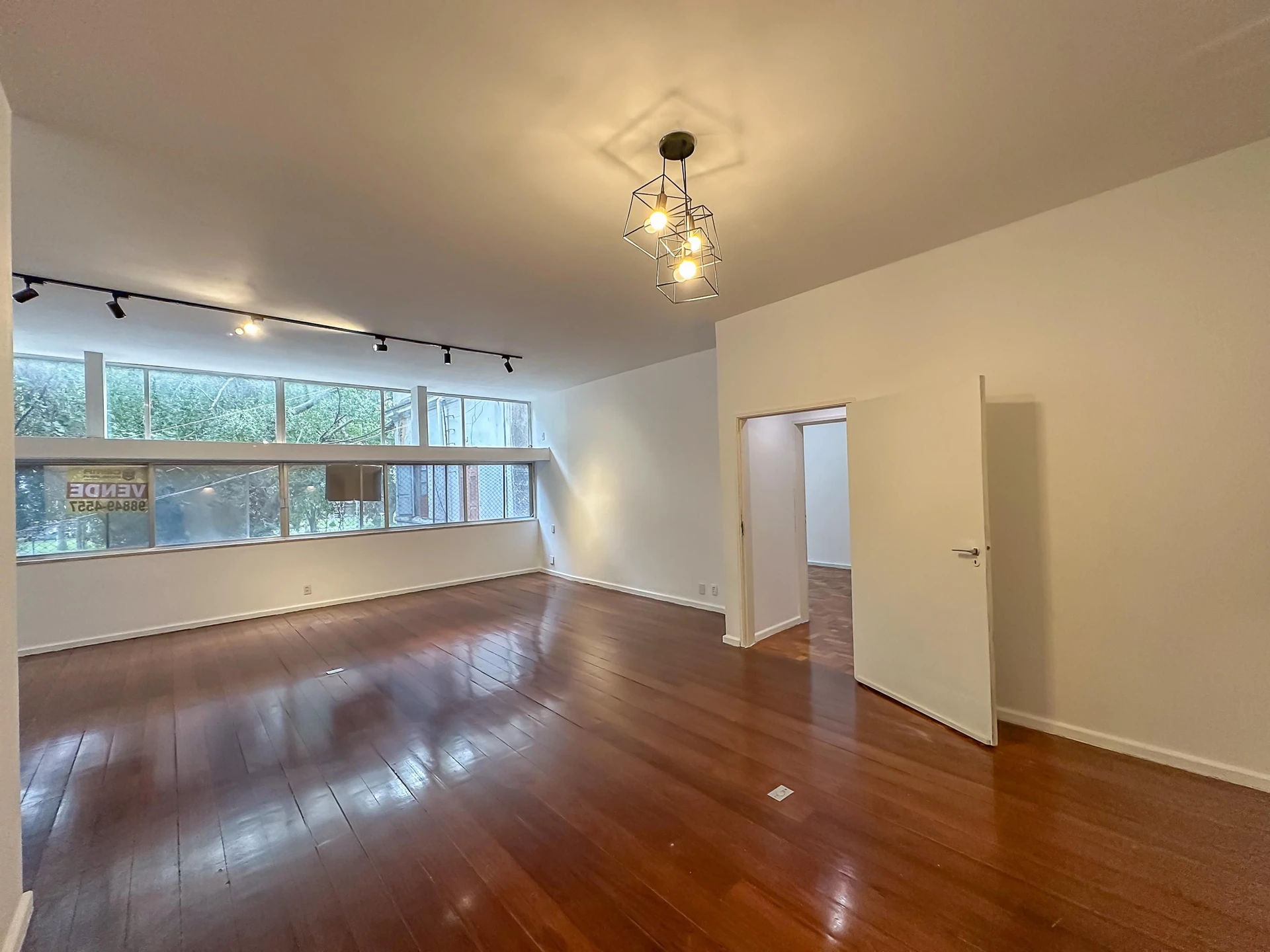 Apartment with 3 bedrooms, 1 en-suite and separate kitchen — photo 8