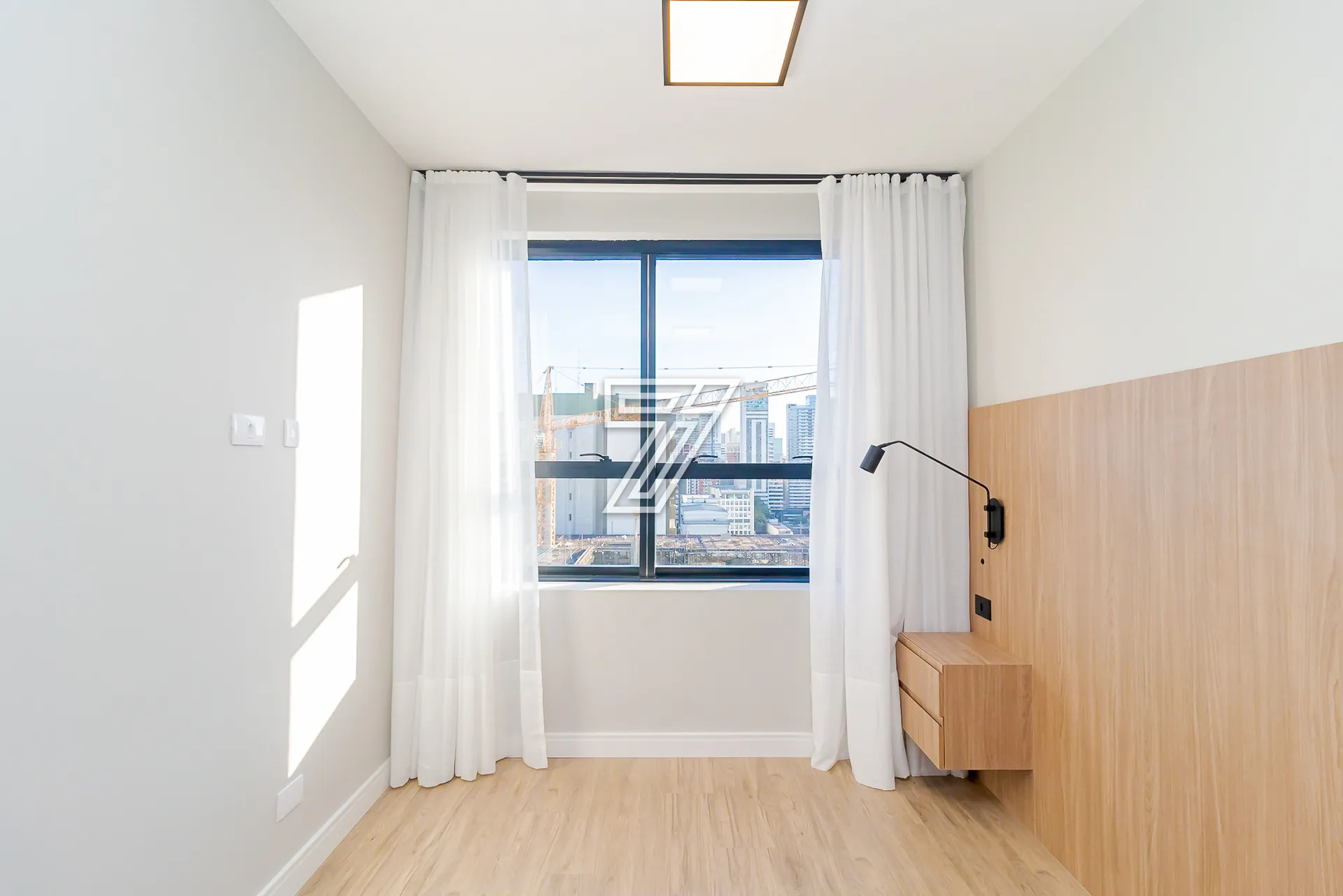 Floor-to-ceiling windows in a one-bedroom apartment, 29 m² — photo 8