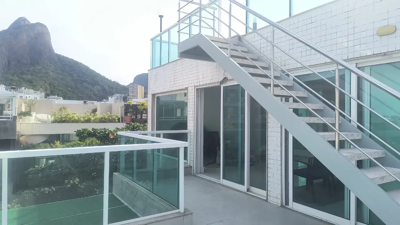Rooftop apartment with 3 bedrooms and 1 bathroom — photo 4