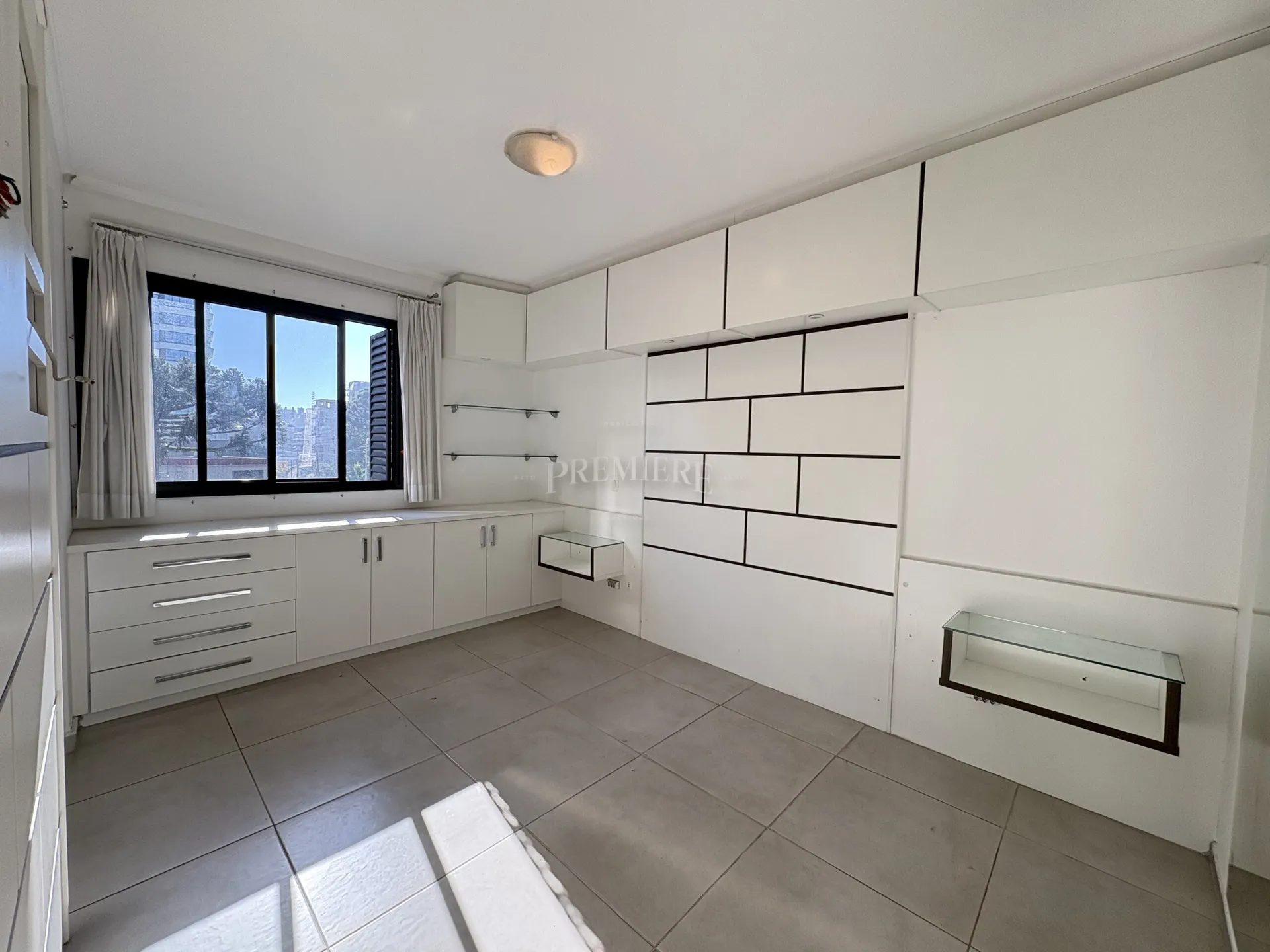 3-bedroom apartment with a home office in Curitiba — photo 11