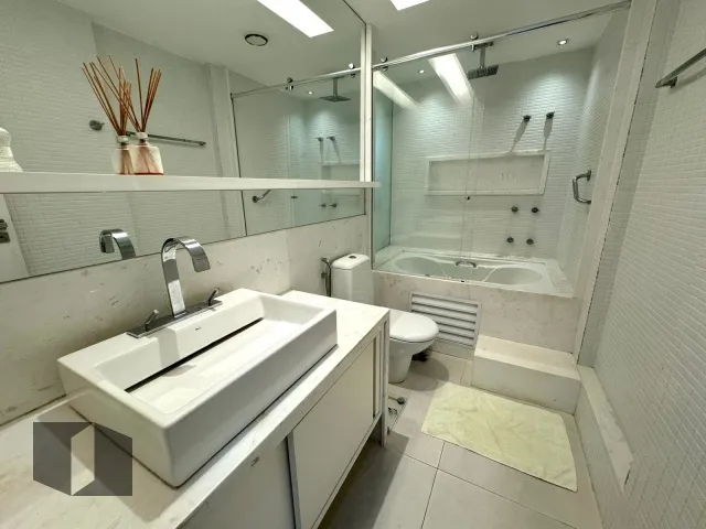 Furnished penthouse apartment with 5 bedrooms and 5 baths — photo 21