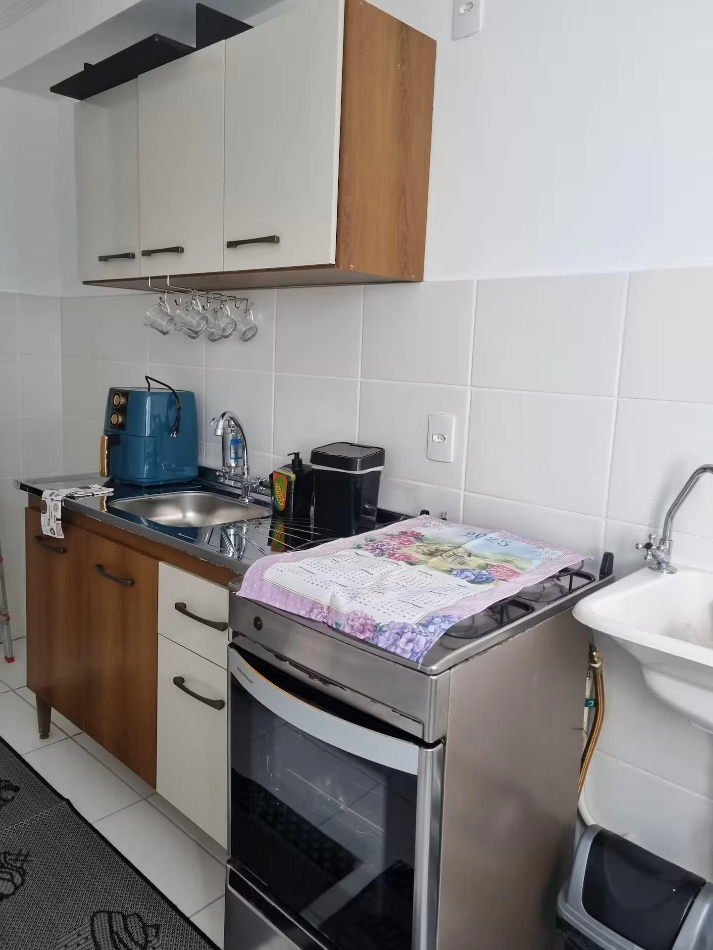 Furnished 2-bedroom apartment with a gas stove — photo 2