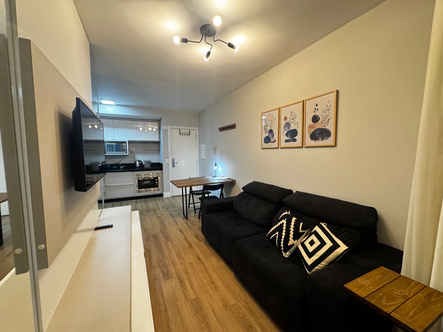 Furnished apartment, 43 m², with a glass-enclosed balcony — photo 3