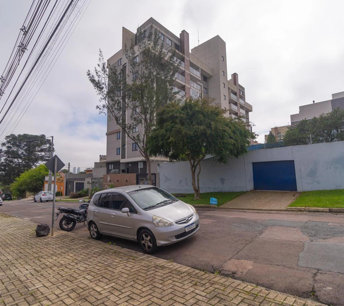 2-bedroom apartment in a building with a gym — photo 34