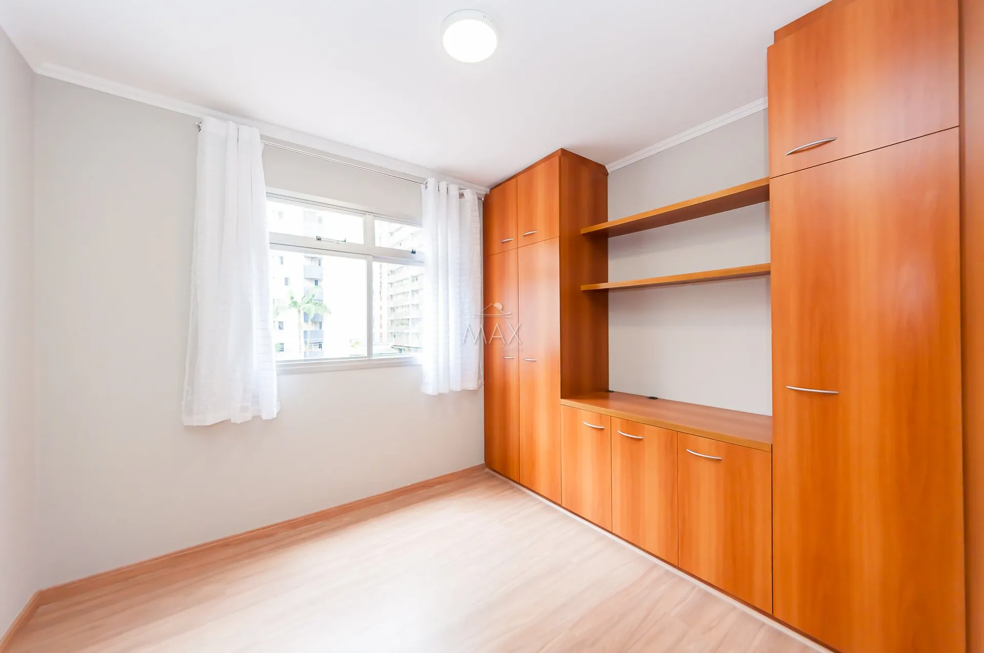 Furnished apartment, 89 m², with a glass-enclosed balcony — photo 17