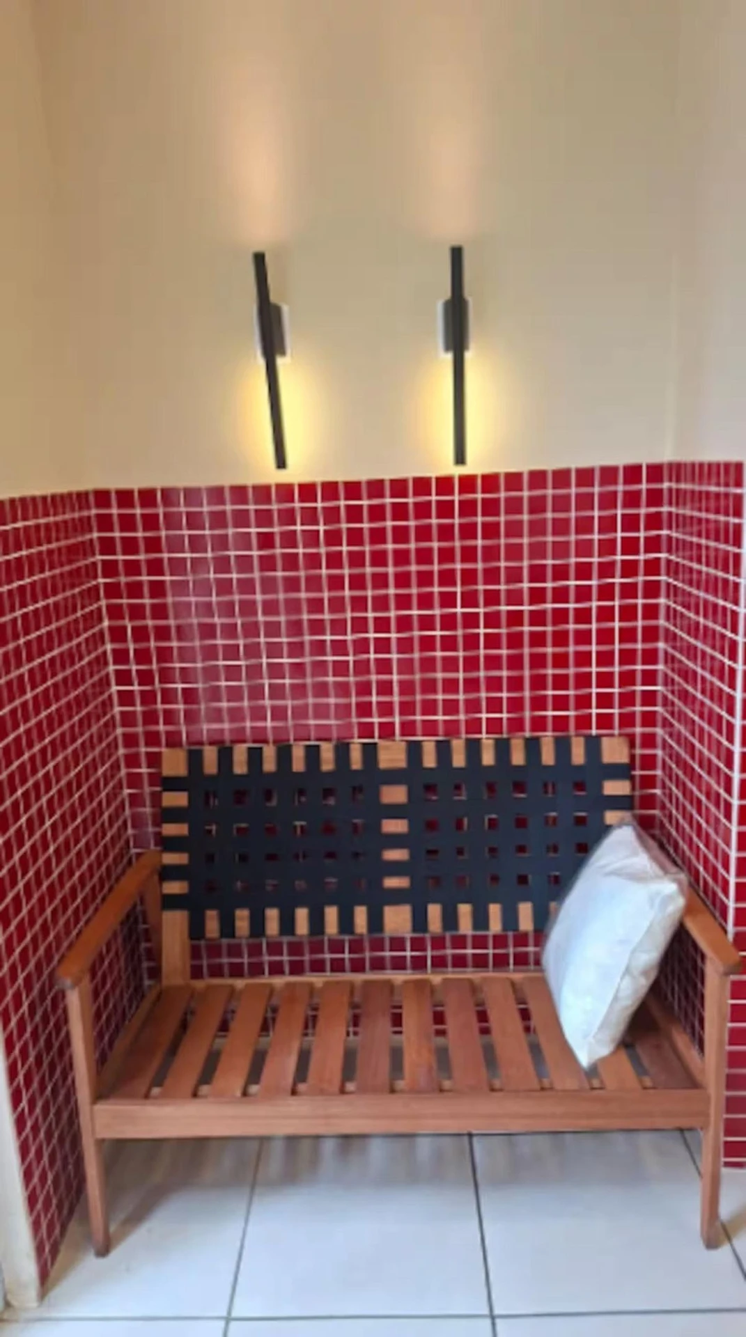 2-bedroom apartment with balcony and laundry area — photo 15