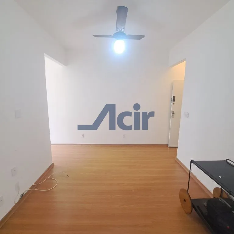 Wood or laminate floors in a one-bedroom apartment, 39 m² — photo 8