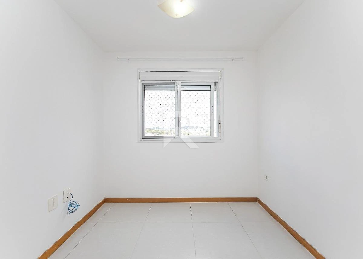 3-bedroom apartment in a building with a coworking space — photo 2