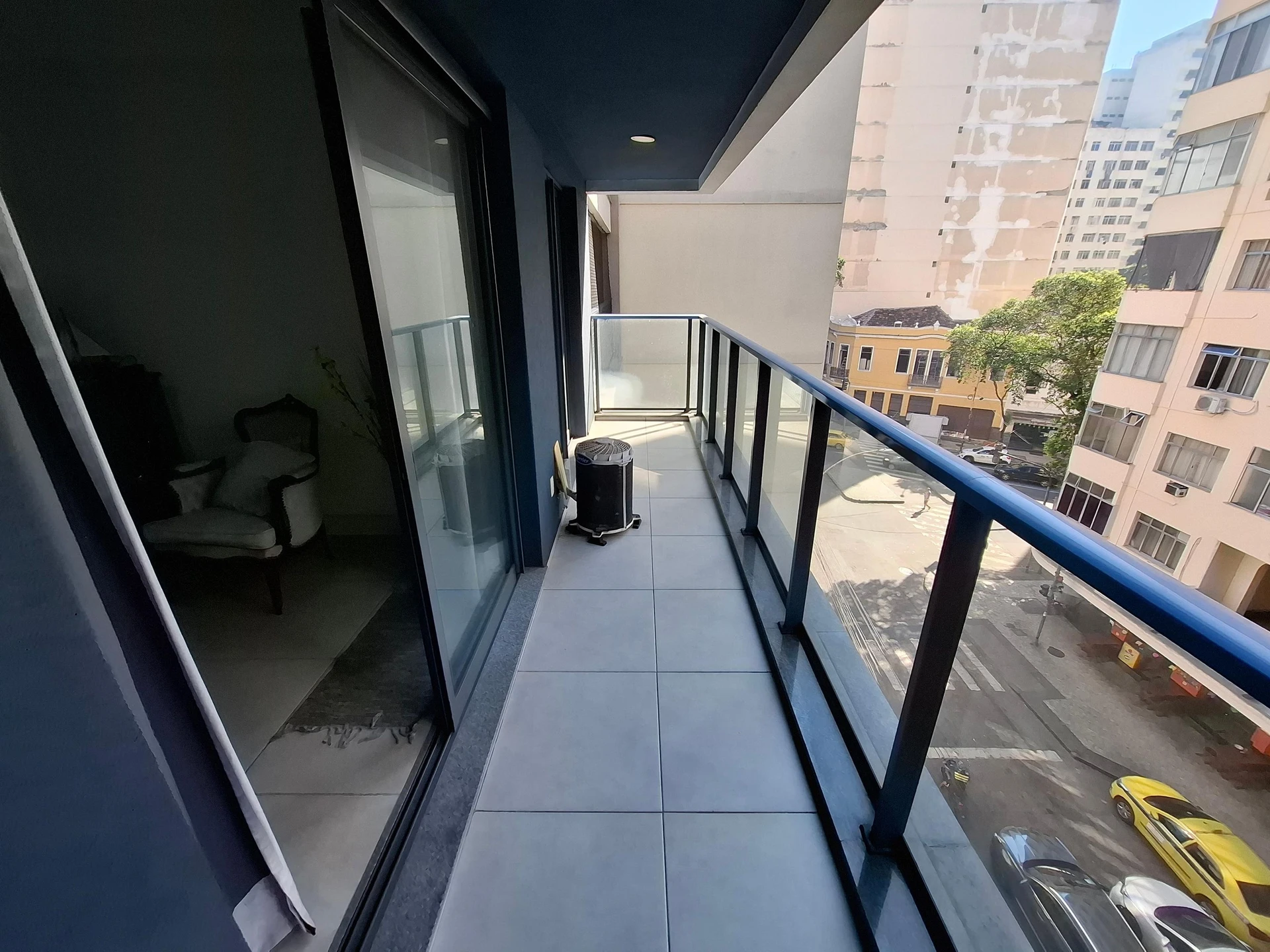 Furnished apartment with home office and balcony — photo 13