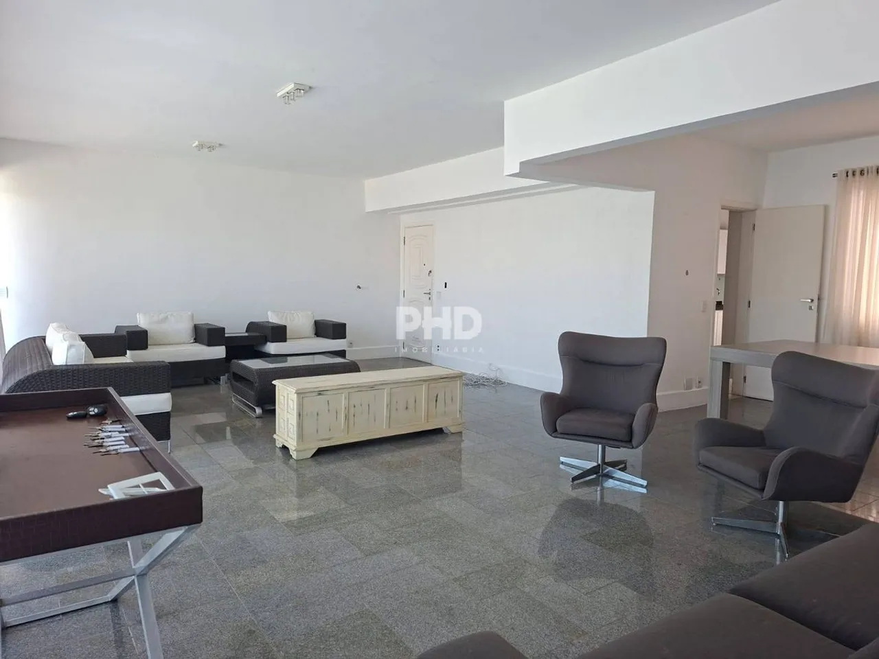 Apartamento com cozinha fechada e 5 banheiros — photo 5