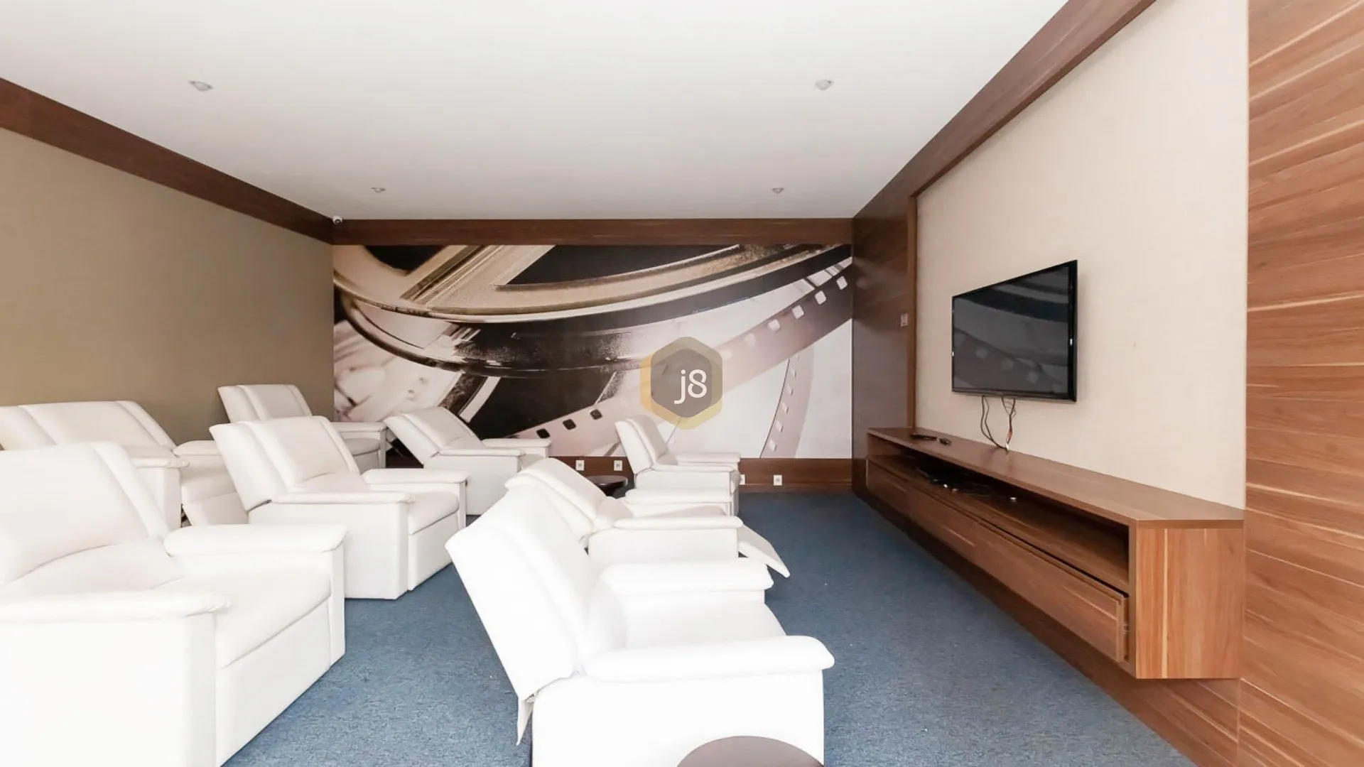 Apartment with 4 bedrooms and a private BBQ — photo 25