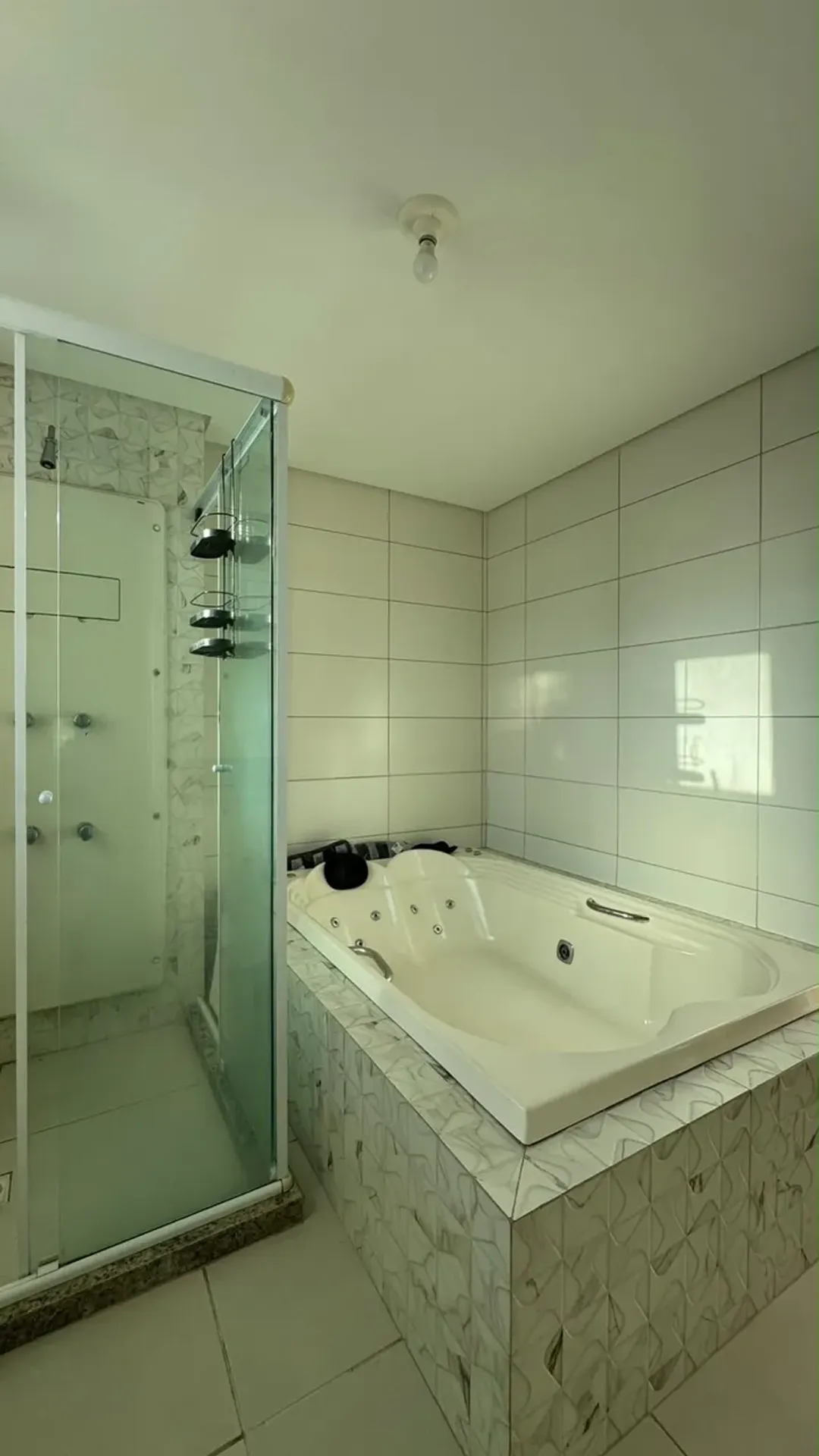 Bathtub in a 3-bedroom apartment, 87 m² — photo 10