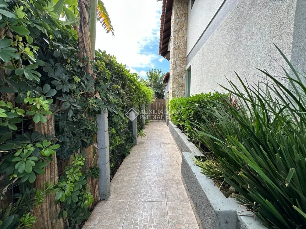 3 quartos e varanda envidraçada: casa de 288 m² — photo 19