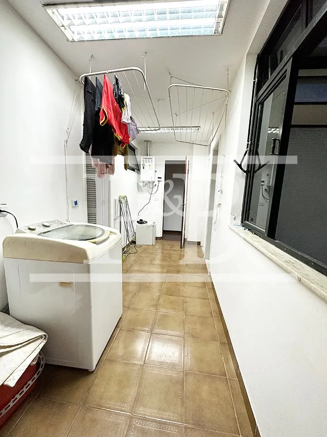 4-bedroom apartment with 250 m² and glassed-in balcony — photo 35