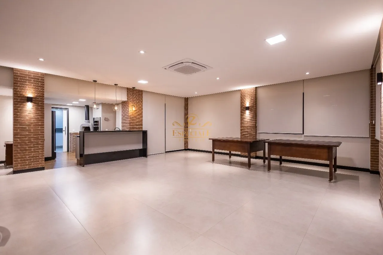 Furnished house with 4 en-suite bedrooms and private garden