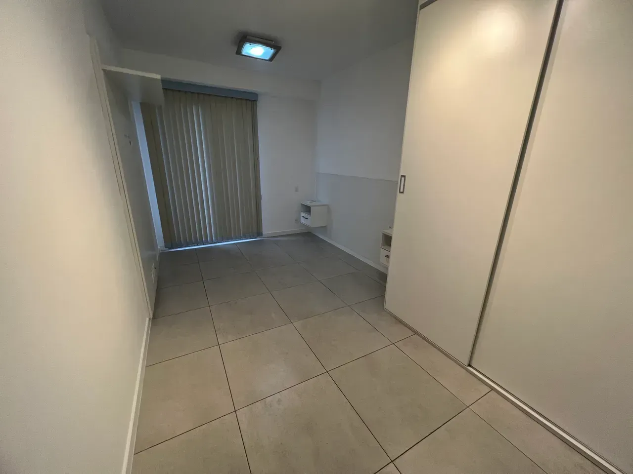 Unfurnished 2-bedroom apartment with built-in wardrobes — photo 5