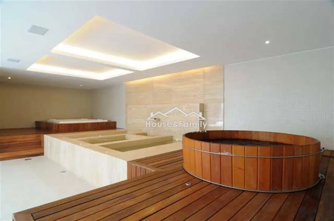 Furnished apartment with 4 bedrooms and 5 bathrooms — photo 46