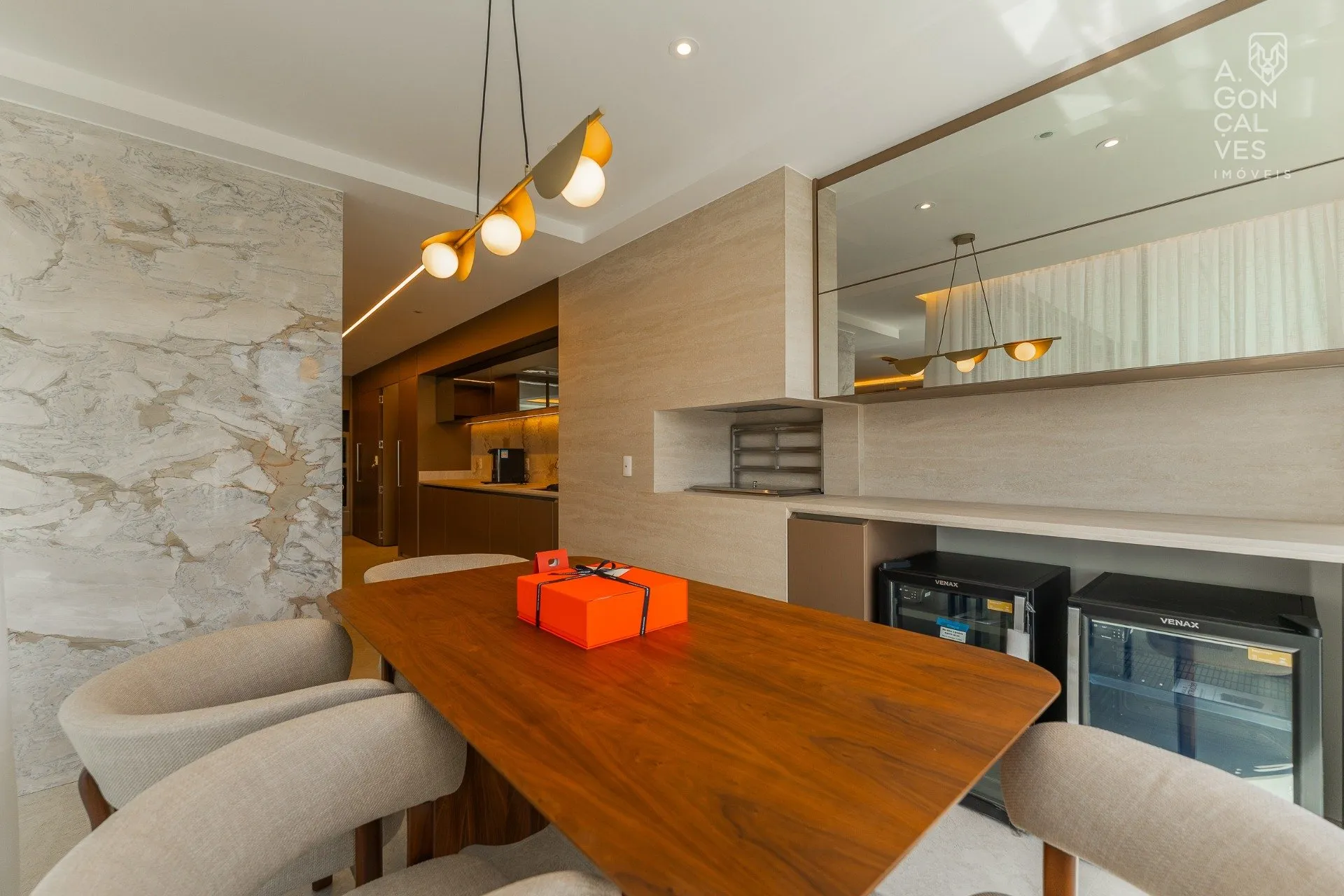 Furnished apartment with 3 suites and 257 m² — photo 2