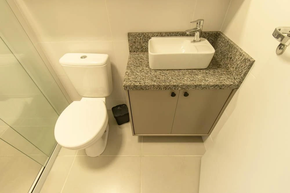 2-bedroom apartment in a building with a gym — photo 16