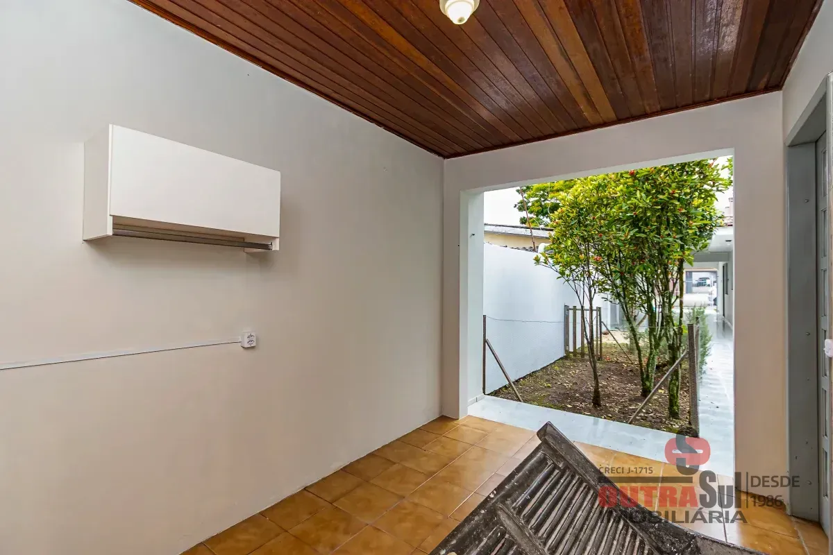 Casa, 215 m², com piso de madeira ou laminado — photo 31