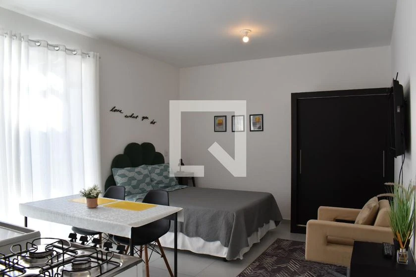 Furnished studio with 1 bedroom and a private garden