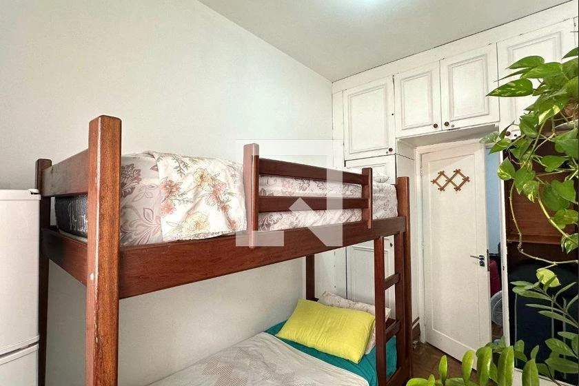 Apartamento de 2 quartos com piso de madeira ou laminado — photo 18